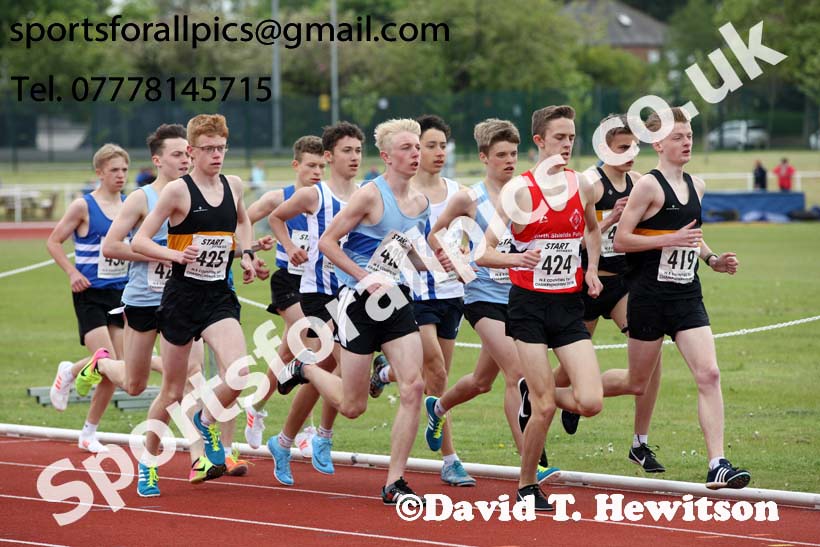 Mens under-17 1500 metres, North Eastern Track and Fields Champs., Middlesbrough. Photo: David T. Hewitson/Sports for All Pics